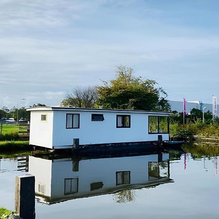 Woonboot In Sumar Gelegen Tussen Leeuwarden En Drachten Suameer Exteriér fotografie