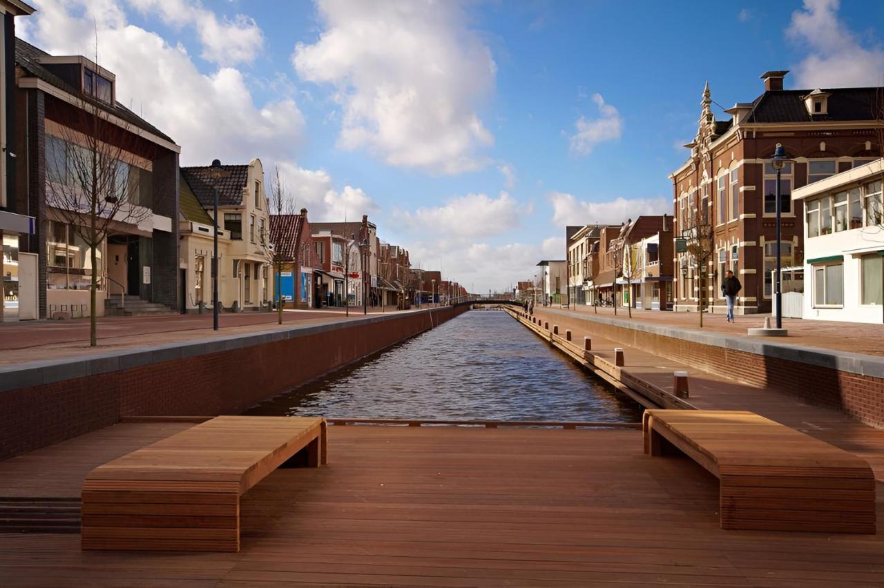Woonboot In Sumar Gelegen Tussen Leeuwarden En Drachten Suameer Exteriér fotografie